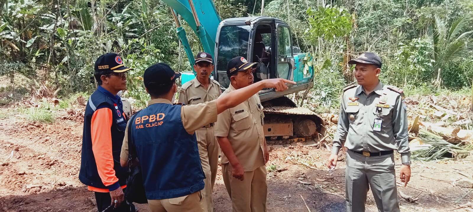 Antisipasi Gerakan Tanah Susulan di Karangkemiri, BPBD Pasang Tiang Pancang dan Bronjong