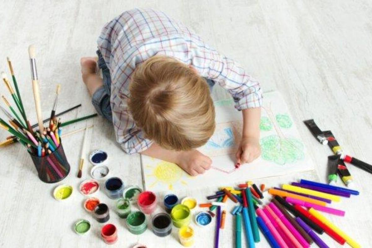 8 Cara Mengembangkan Potensi dan Bakat Anak yang Hobi Menggambar 