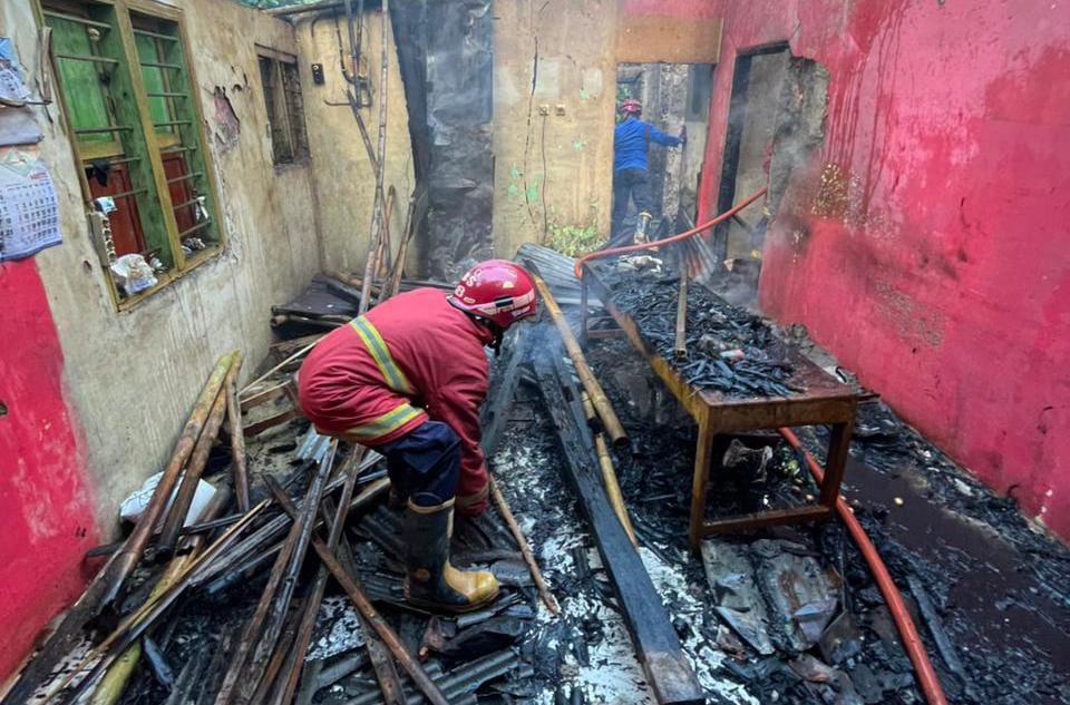 Api Tungku Kayu Tak Sepenuhnya Padam, Satu Rumah di Pagerandong Ludes Terbakar