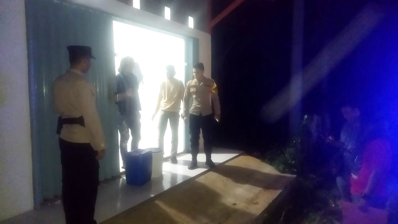 30 Liter Tuak Disita Polsek Rembang dari Warung di Desa Losari