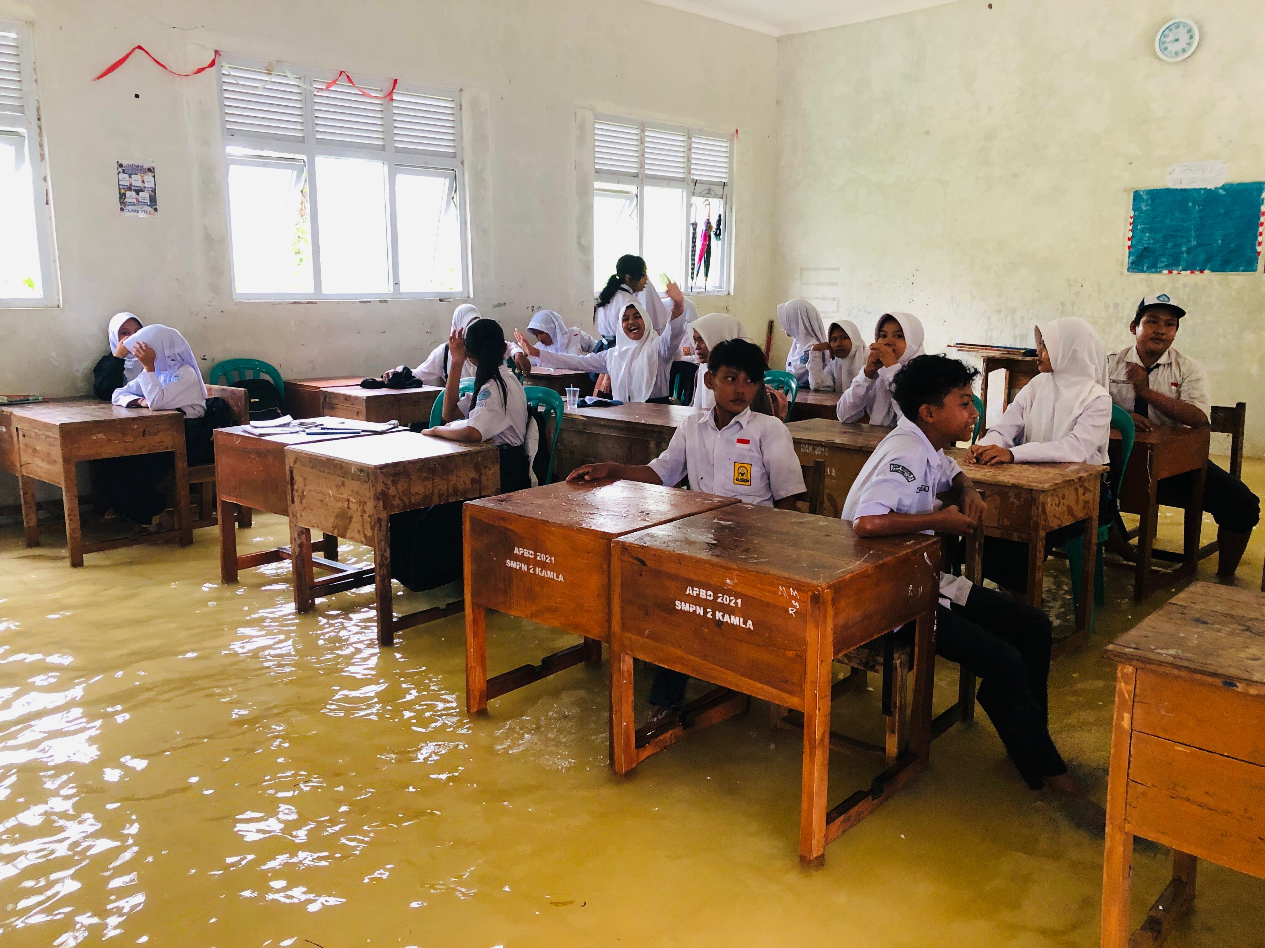 SMPN 2 Kampung Laut Langganan Terkena Banjir Rob, Dinas Pendidikan Cilacap Akan Upayakan Peninggian