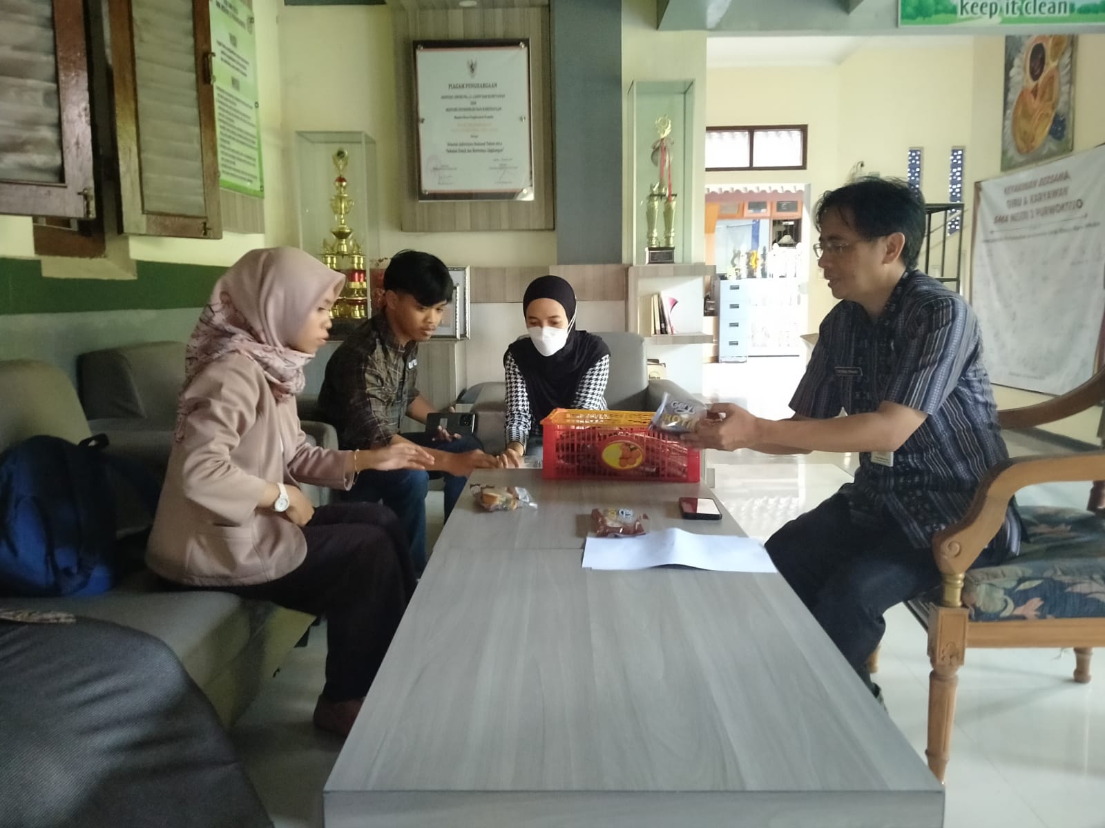 Roti Sandwich Program MBG Ditemukan Jamuran di SMAN 2 Purwokerto