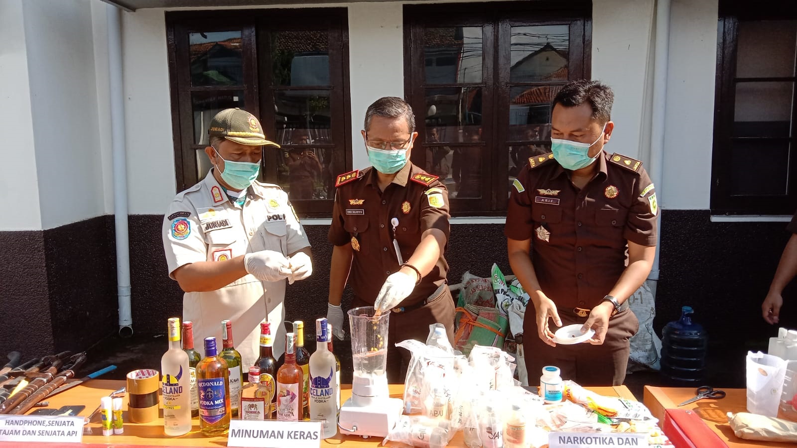 Kejari Kebumen Musnahkan 4.338 Barang Bukti Miras