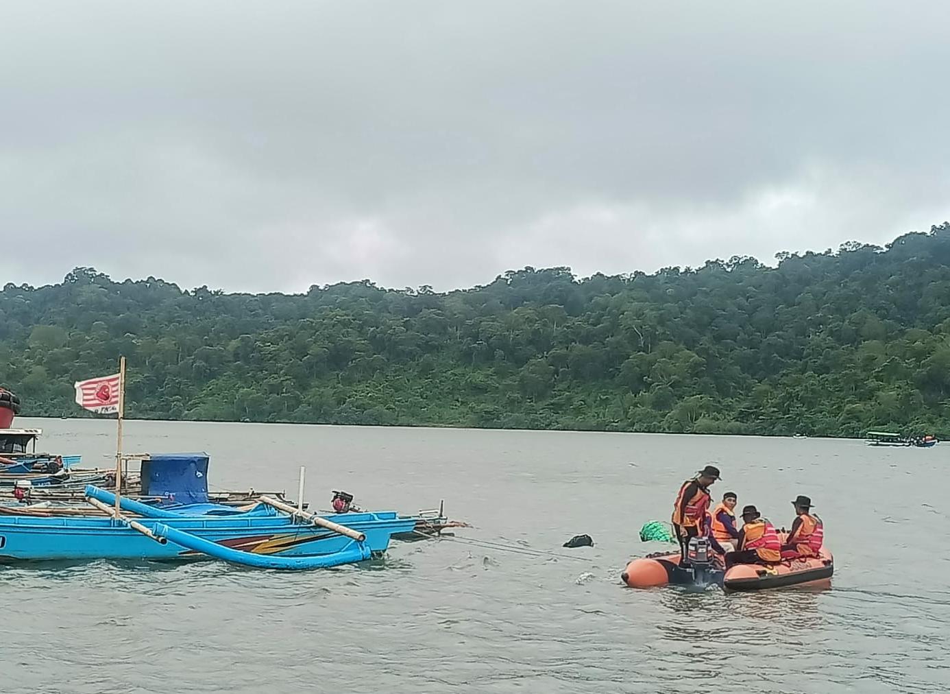 Seorang Nelayan Diduga Tenggelam di Perairan Dermaga Sodong, Proses Pencarian Masih Berlangsung