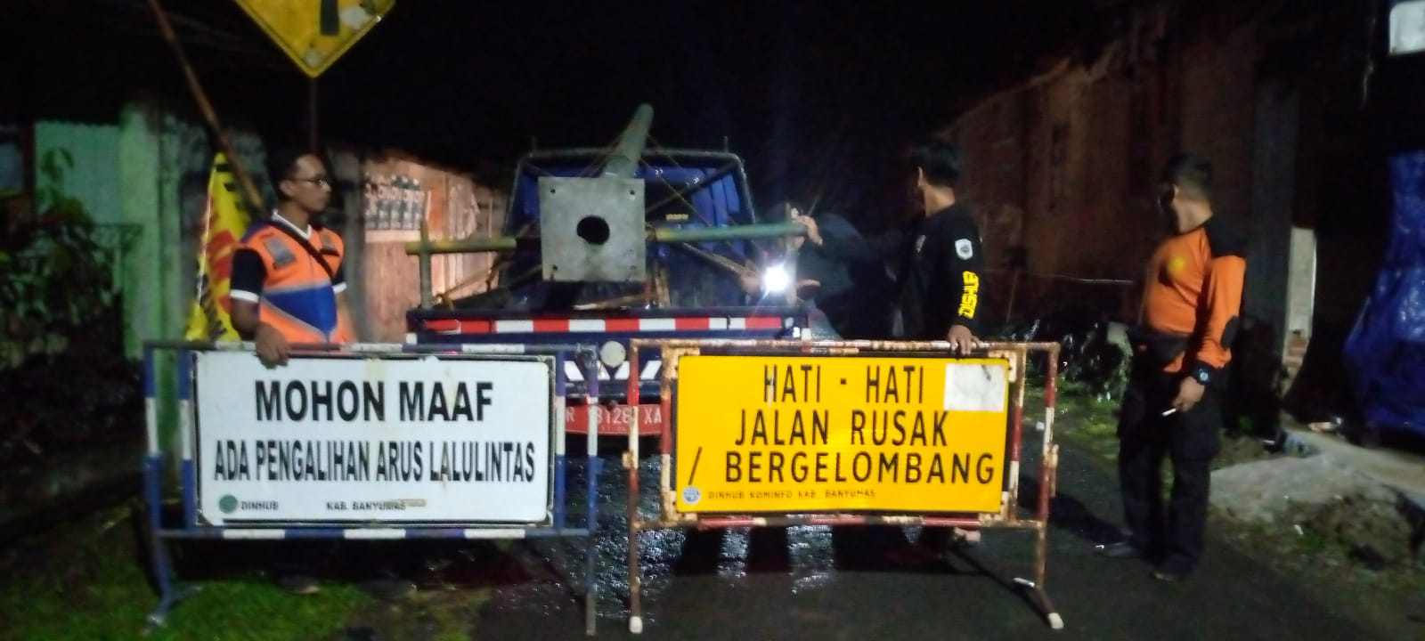 Longsor Tutup Jalan Kabupaten dan Ancam 4 Rumah Warga di Kotayasa Sumbang, Arus Lalu Lintas Dialihkan