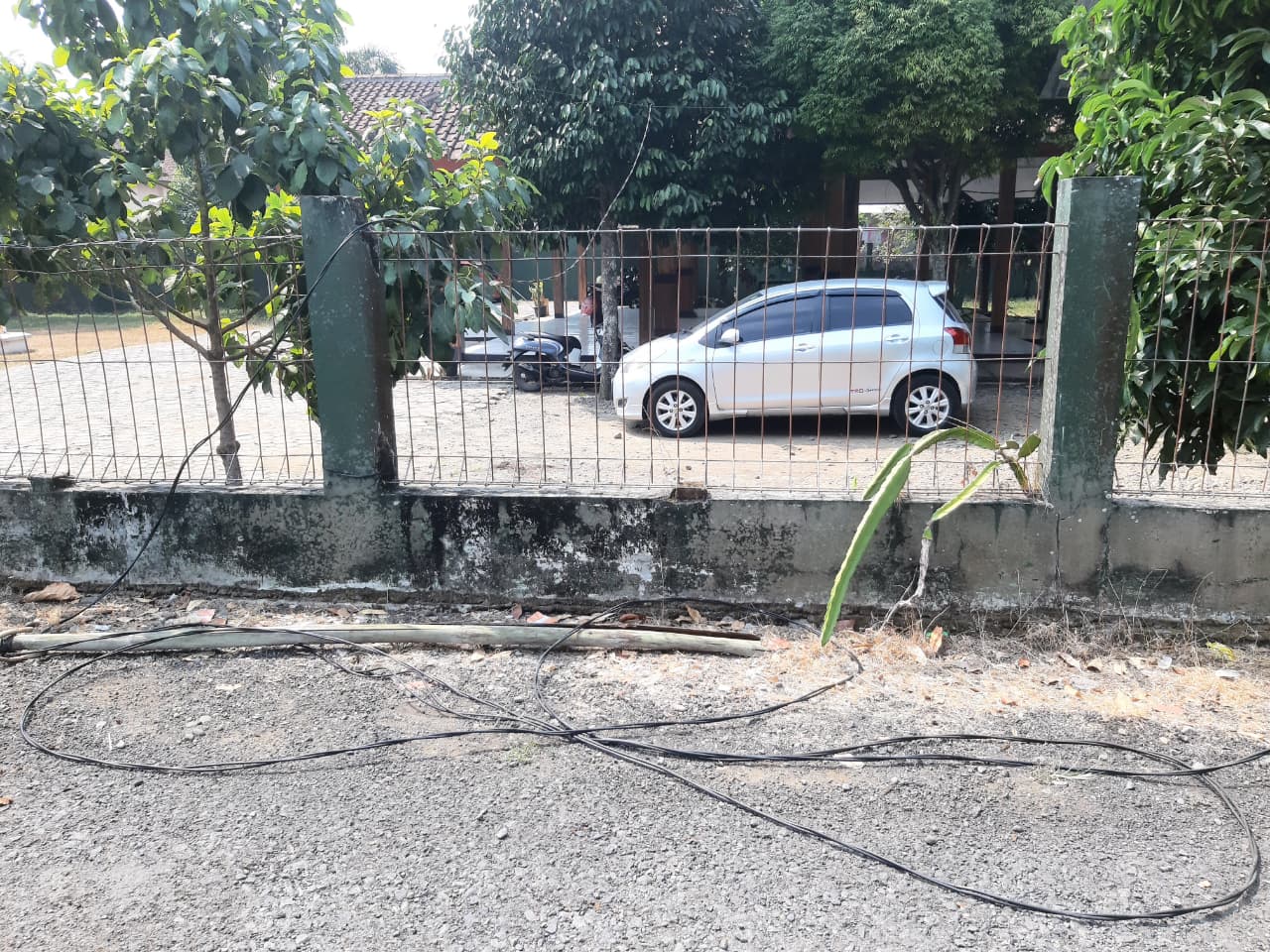 Diduga Tersangkut Truk, Kabel Listrik Putus di Karangsentul, Empat Rumah Padam Sejak Dini Hari