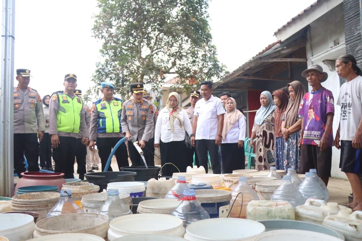 Kaliajir Krisis Air, Polres Banjarnegara Kirim 35 Ribu Liter Air Bersih