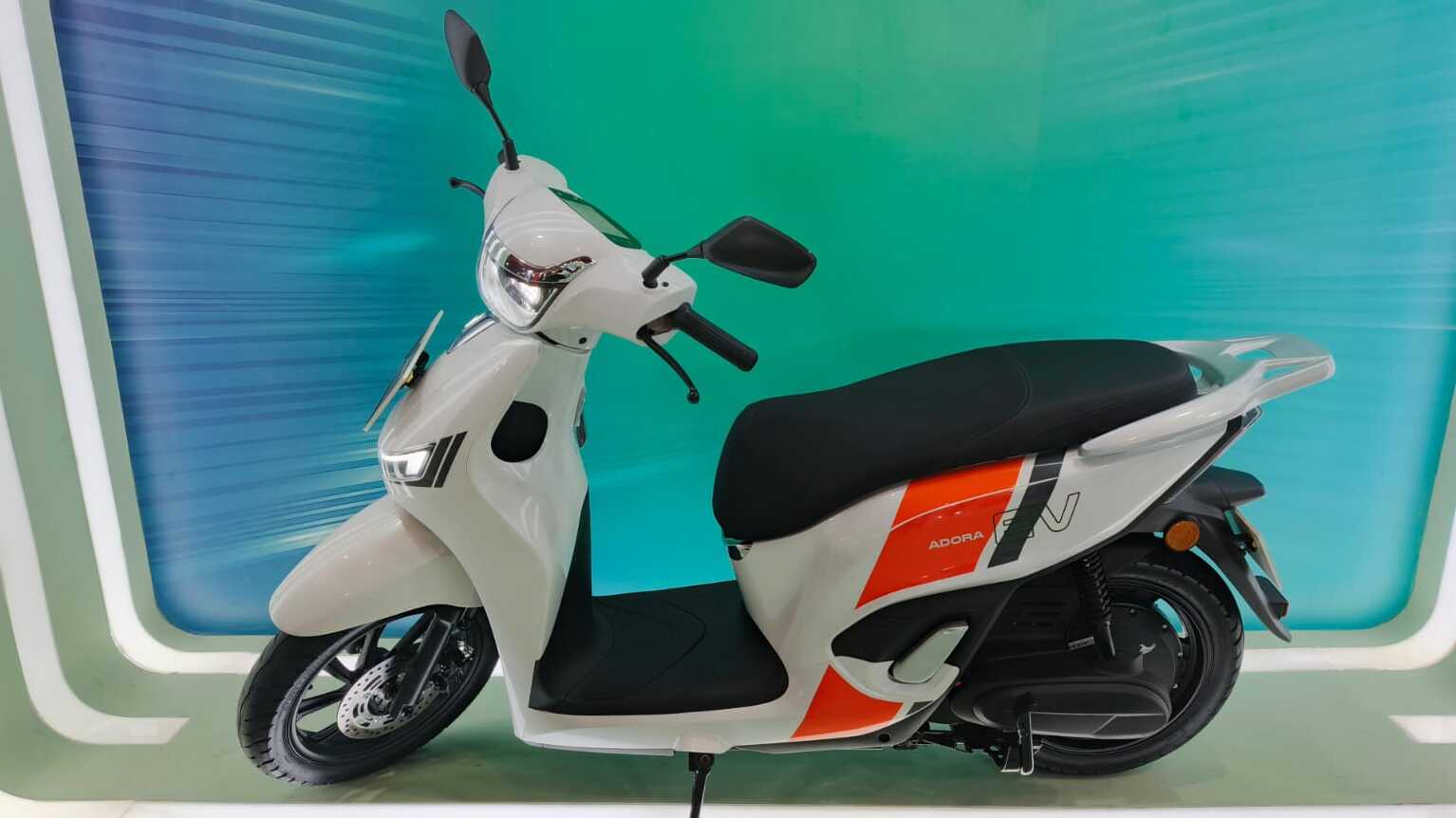 Adora EV, Motor Listrik Stylish Cuma 20 Jutaan! Lincah & Canggih untuk Harian di Perkotaan