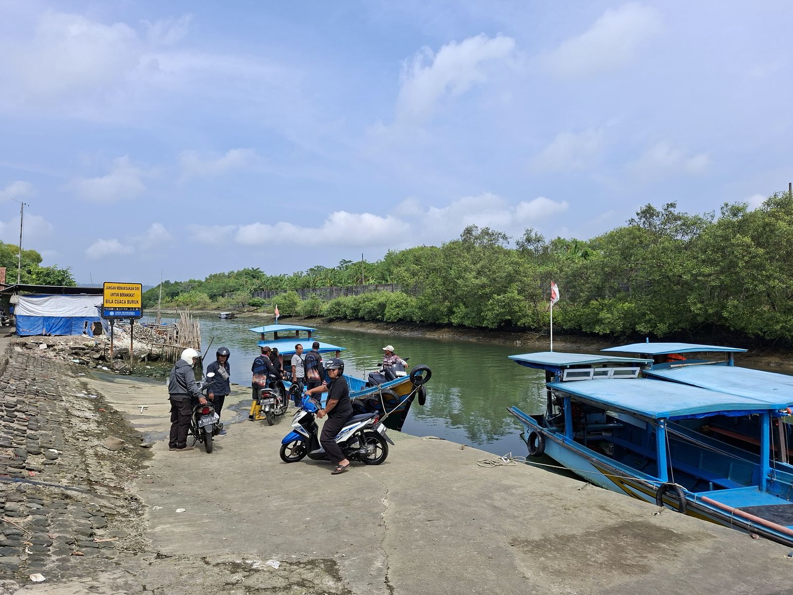 Tarif Malam Penyeberangan Donan-Kutawaru Hampir Empat Kali Lipat Dibanding Pagi, Warga Keluhkan Biaya Tinggi