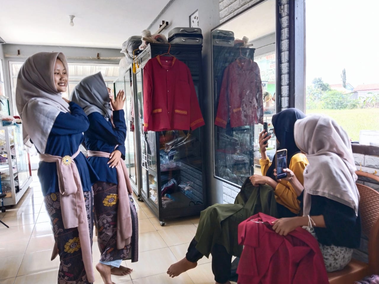 Hari Kartini, Usaha Sewa Kebaya di Banyumas Diserbu