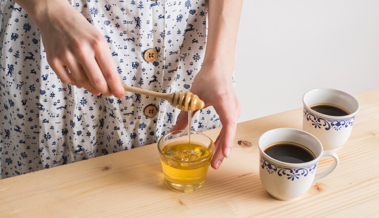 Selain Enak, Ini Dia 6 Manfaat Minum Madu yang Belum Banyak Diketahui