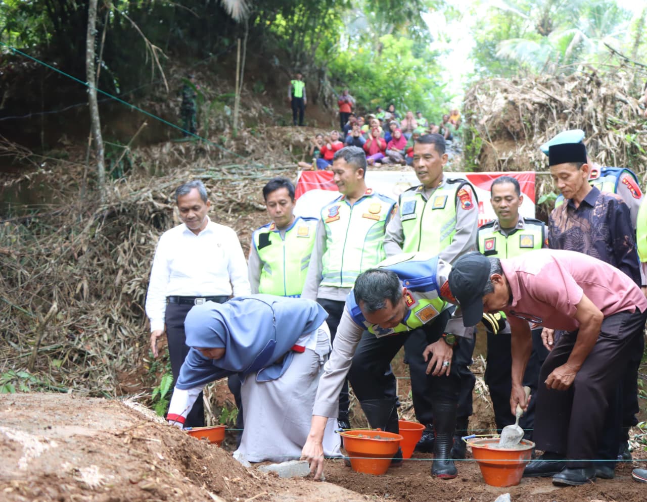 Tak Lagi Lewat Jembatan Bambu, Akses Sekolah Siswa Desa Serang Segera Lebih Aman