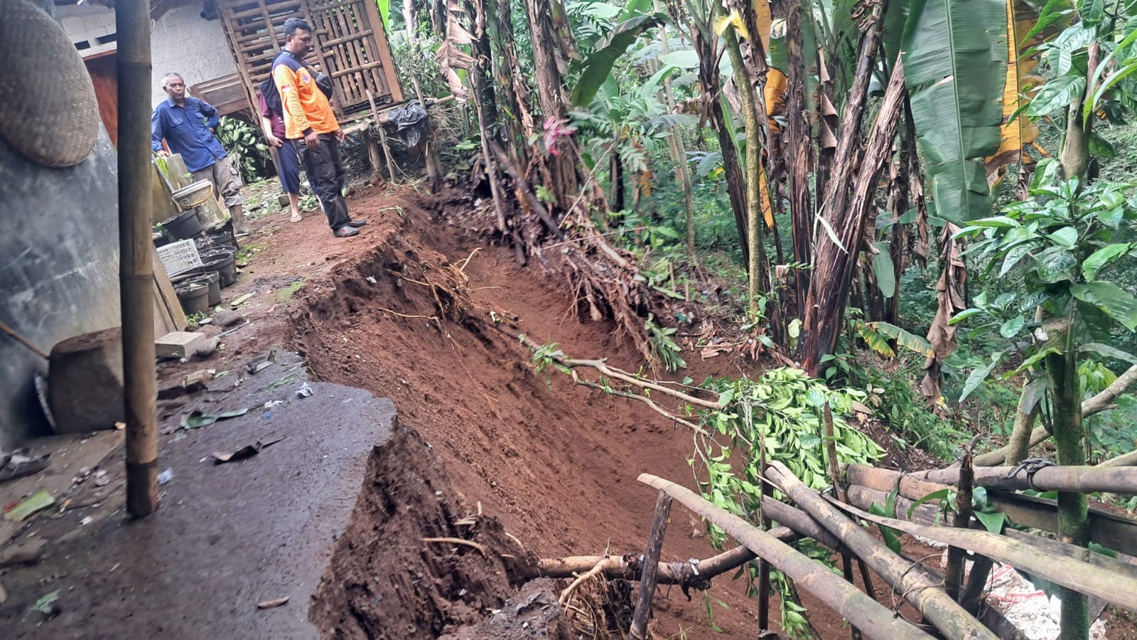 28 Titik Longsor dan 2 Titik Banjir Terjadi Serentak di Banyumas
