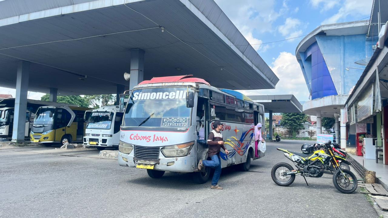 Jumlah Bus AKDP Turun 25 Persen, Terminal Banjarnegara Sepi Saat Libur Sekolah