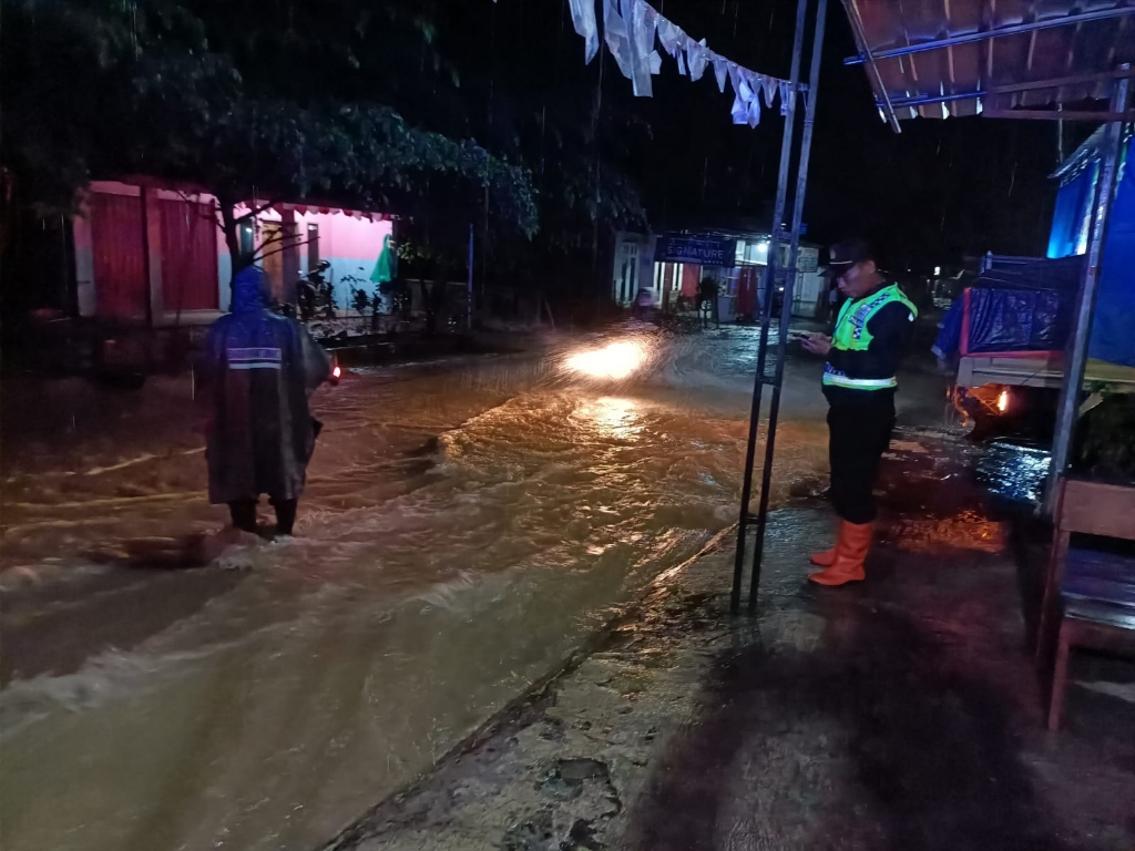 Hujan Deras, Tiga Desa di Kecamatan Karangmoncol Tergenang Banjir