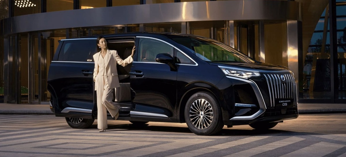 Harganya Hampir Sama, Tapi Mending Mana? Mobil Listrik BYD Denza D9 Vs Hyundai Staria Signature 9.