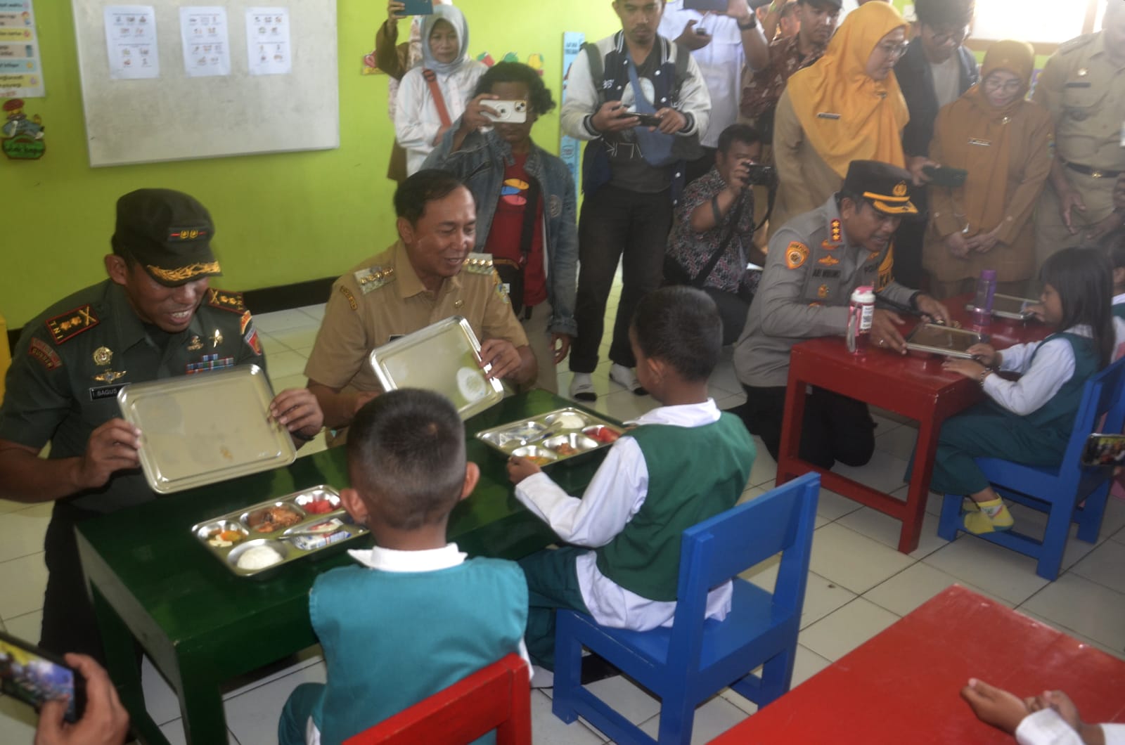 Pj Bupati Banyumas Launching Program Makan Bergizi Gratis