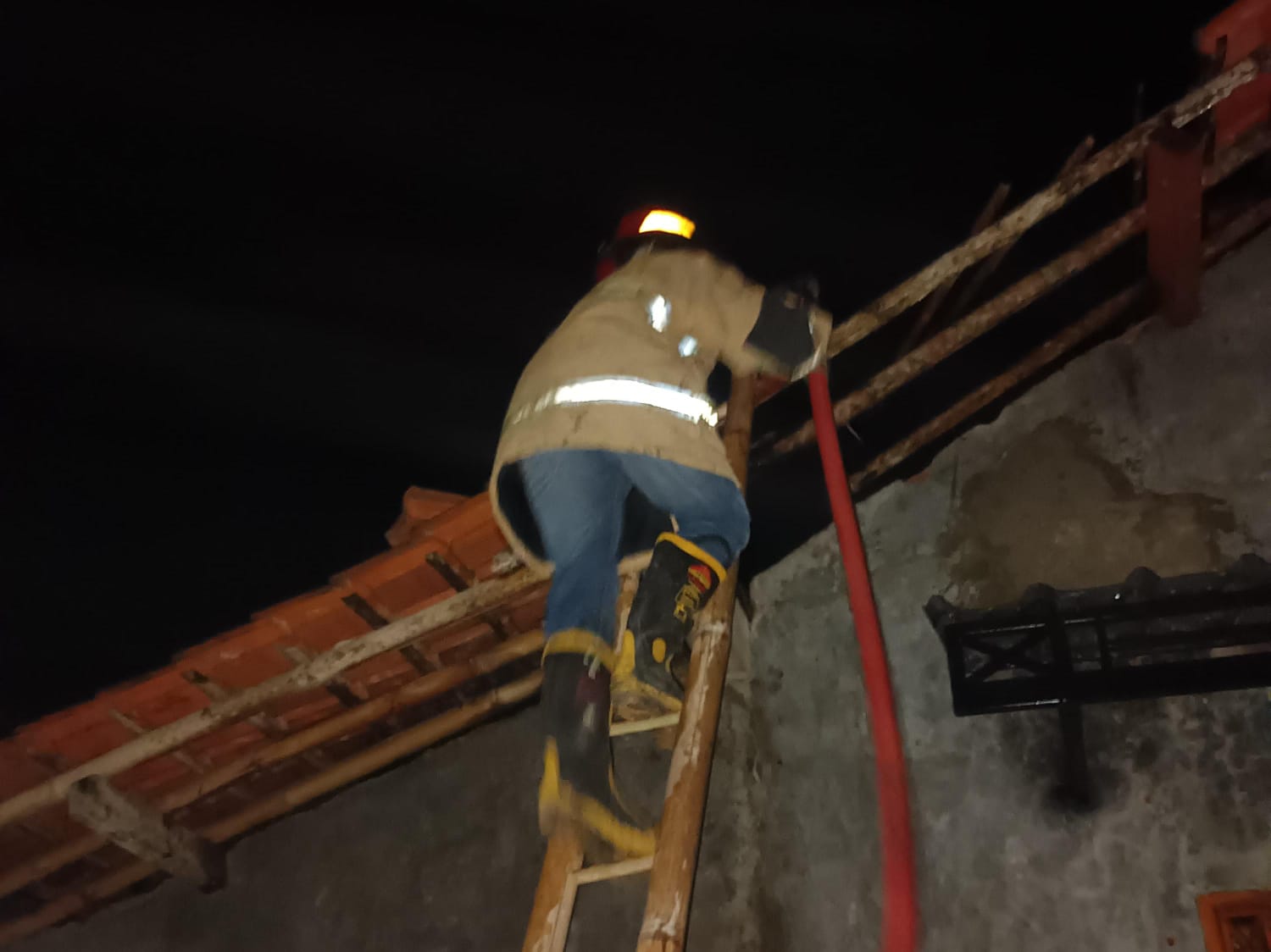 Bakar Sampah, Rumah dan Kandang Kambing di Cipari Cilacap Terbakar