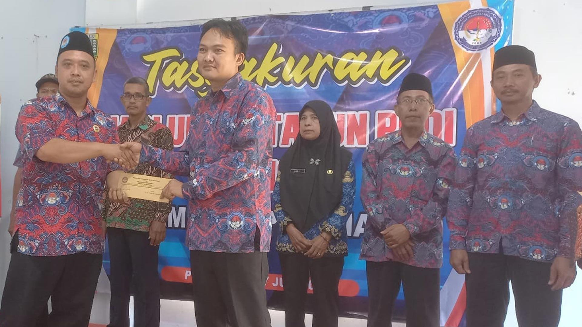 Perangkat Desa Kebumeb Desak Status dan Gaji Setara ASN Golongan IIA