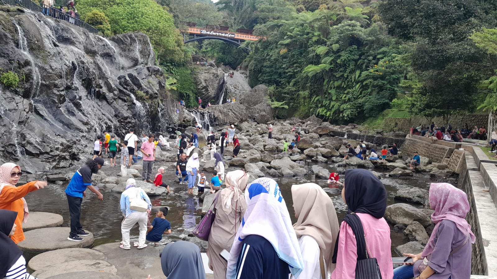 Libur Waisak Bawa Gelombang Wisatawan ke Baturraden