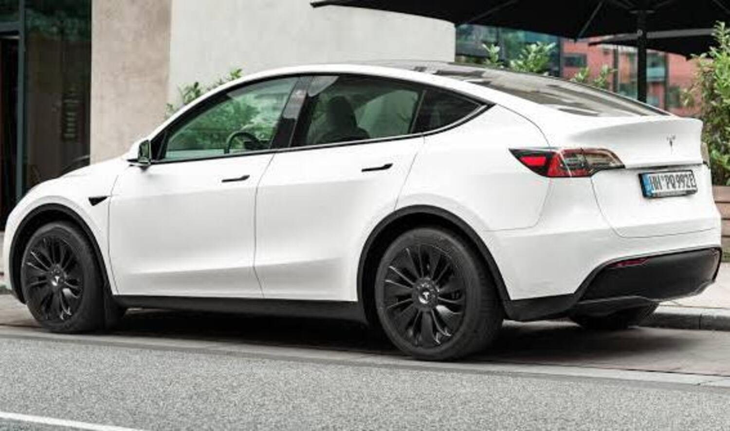 Mantap! Tesla Model Y Jadi Mobil Listrik Paling Hemat di Kelasnya