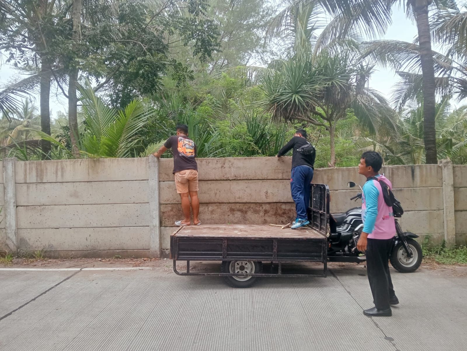Sempat Dijebol, Pagar Pantai Pandankuning Kebumen Akhirnya Ditutup