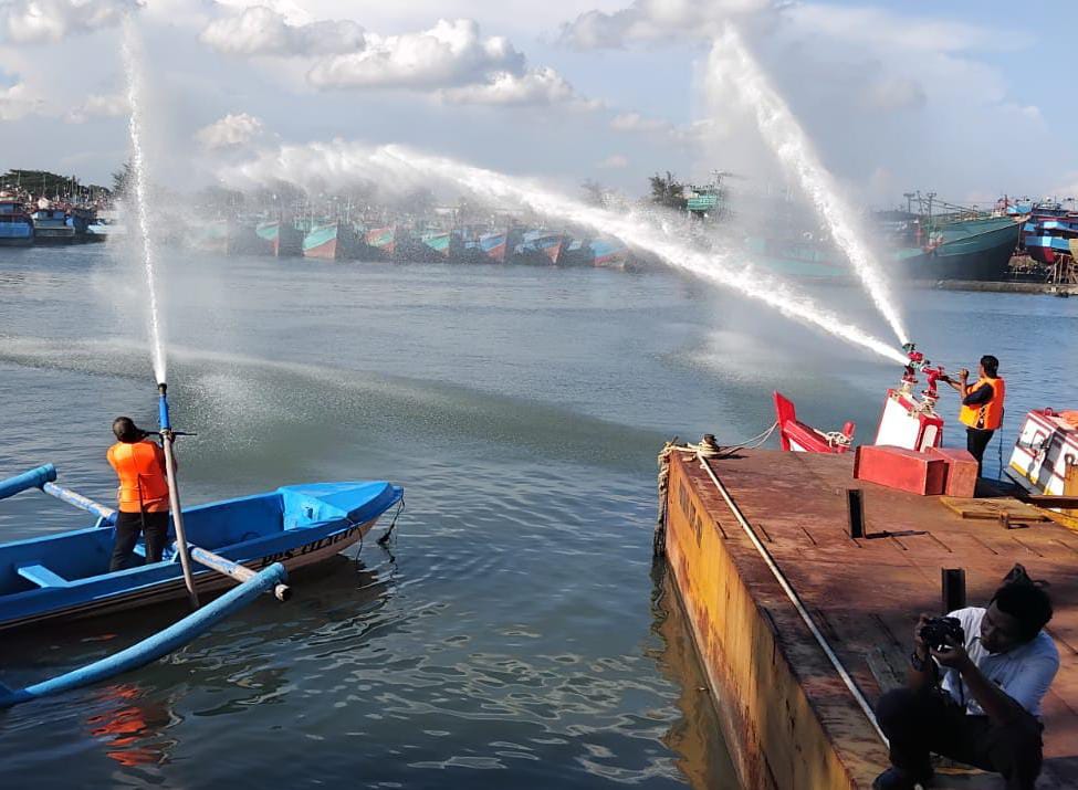 Mitigasi Risiko Kebakaran Kapal, PPS Cilacap Gelar Simulasi Penanganan Kebakaran Kapal