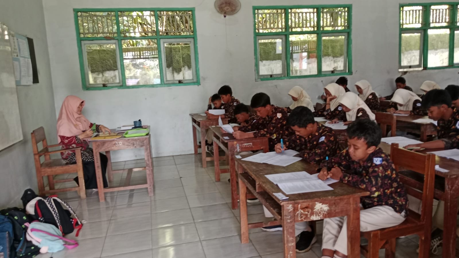 Ujian Akhir Semester Madrasah Dibagi Dua Model