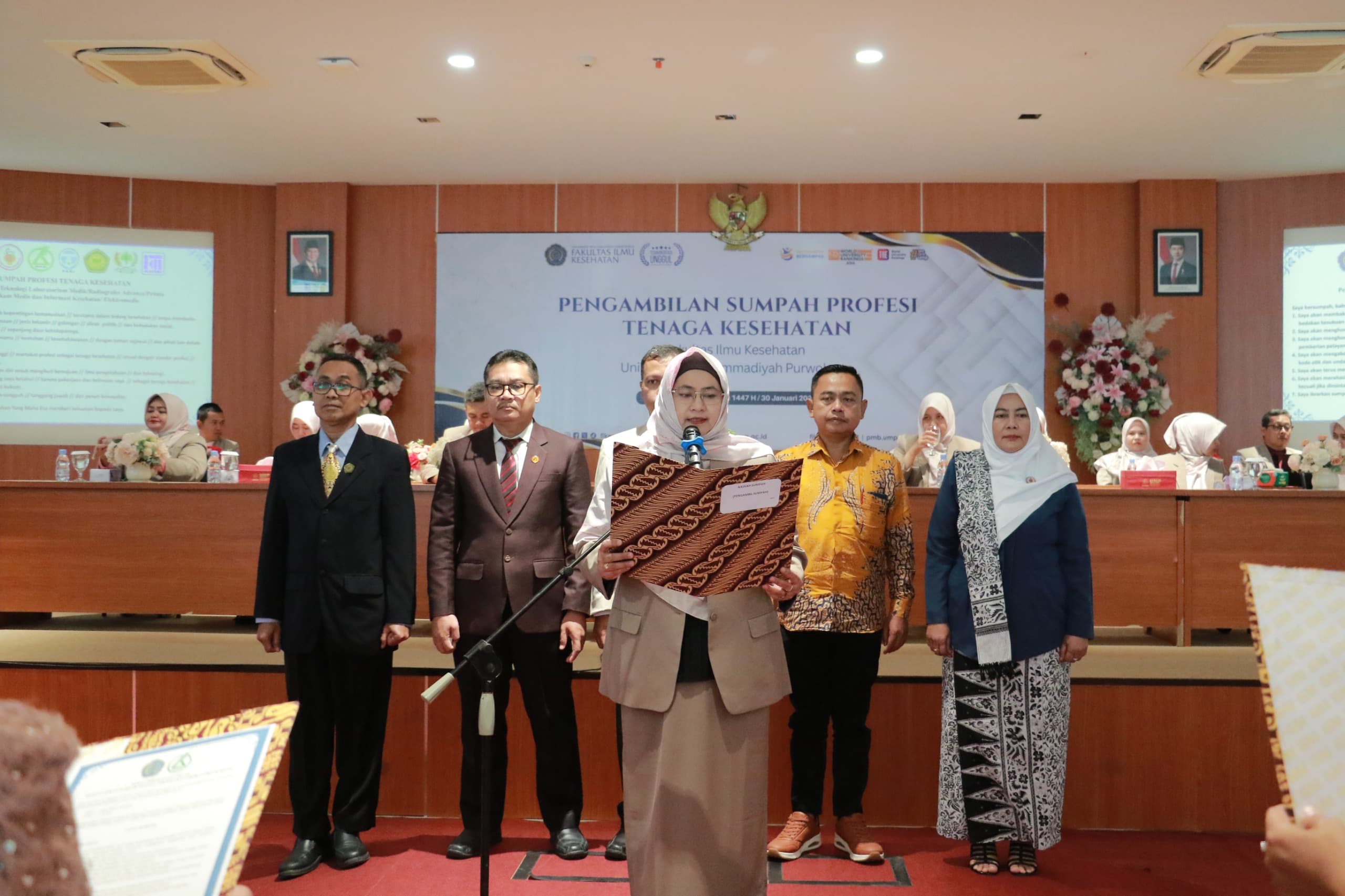 FIKES UMP Gelar Pengambilan Sumpah Profesi Tenaga Kesehatan