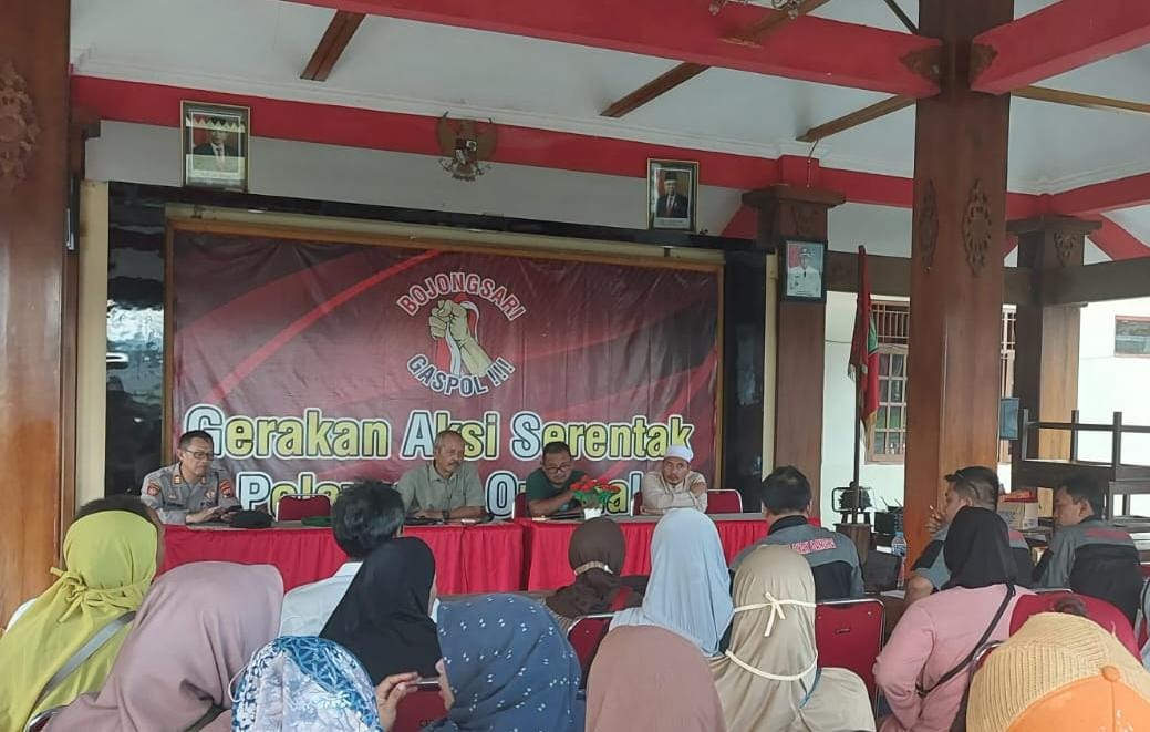 Tuntut Uang Tabungan Dikembalikan, Nasabah Koperasi Gelar Aksi Damai di Kantor Kecamatan Bojongsari