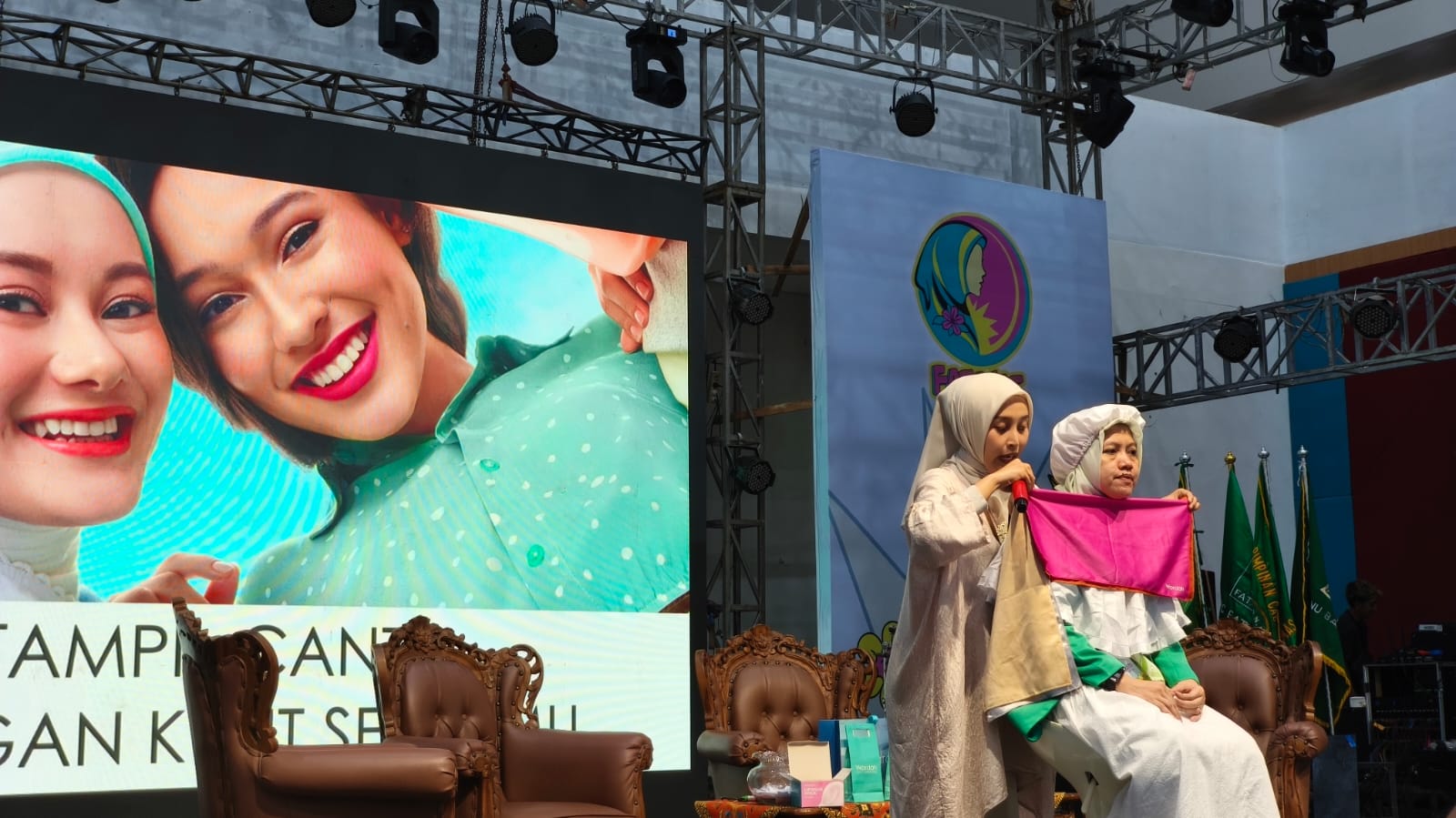 Amunisi Cantik di Tengah Harlah Fatayat