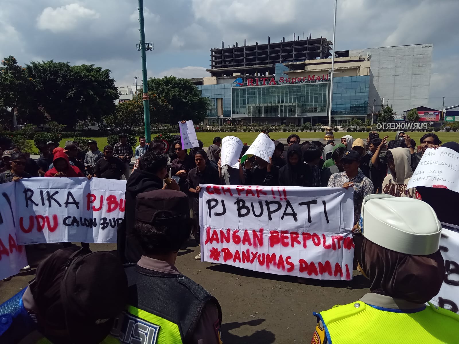 Ingatkan Pj Bupati Banyumas Lewat Tulisan