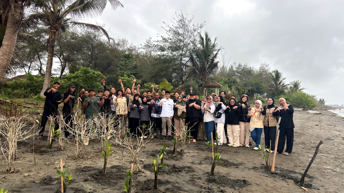Kawasan Pantai Kaliratu Jogosimo Dihijaukan