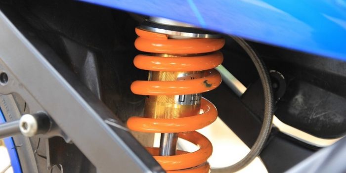 7 Teknik Merawat Suspensi Motor Listrik Agar Kinerja Optimal