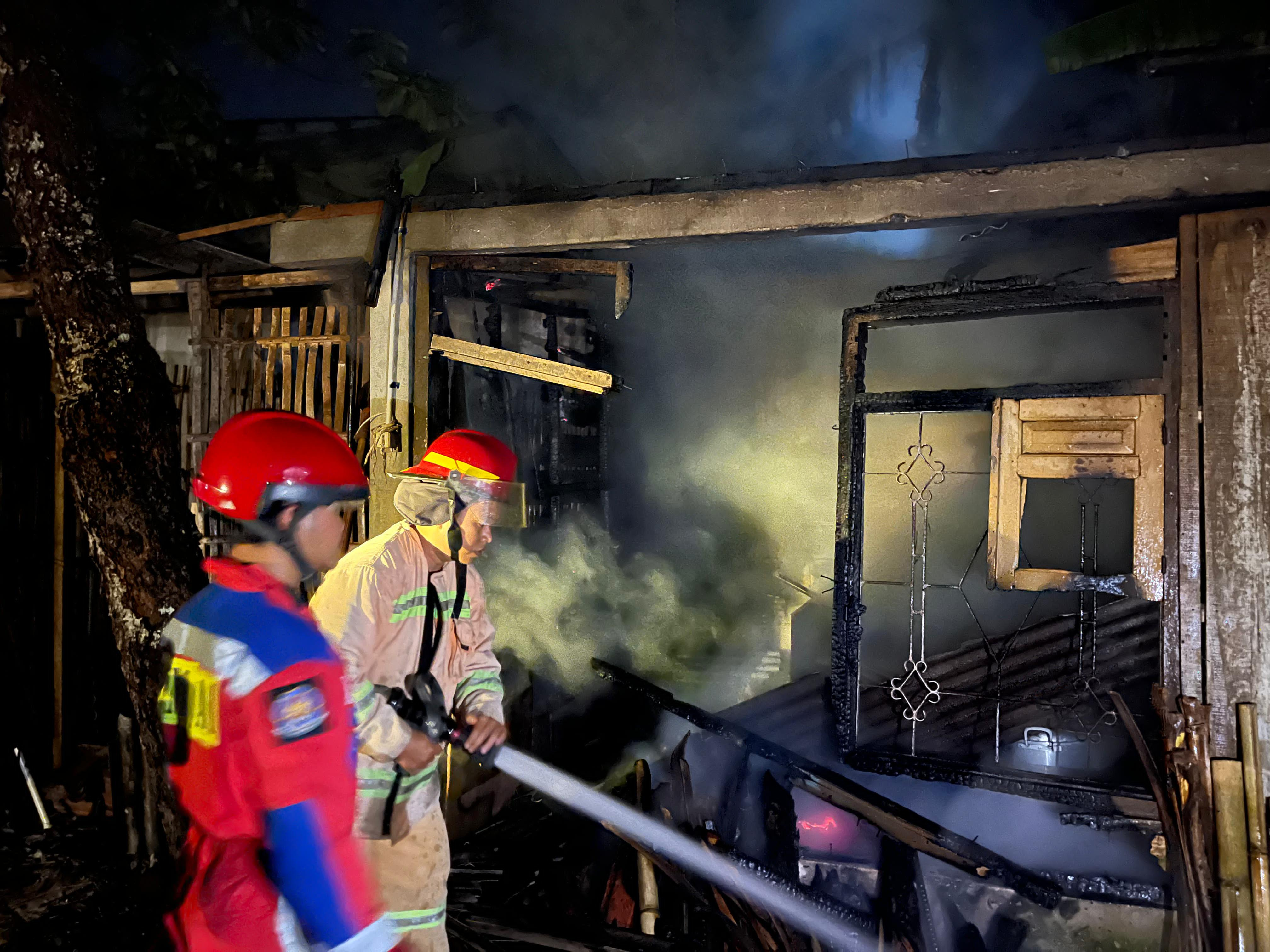 Diduga Lalai Padamkan Tungku, Rumah di Kroya Terbakar