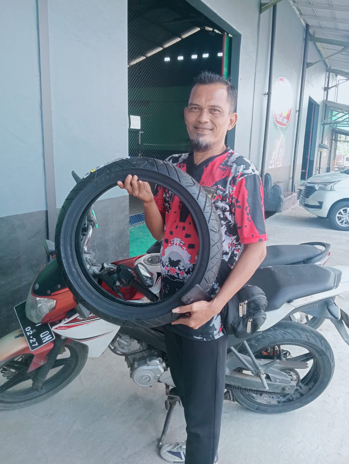 Sedekah Ban Ala Gara Zawa Kantor Kemenag Banyumas, Sasar Ban Motor Gundul Guru Non ASN
