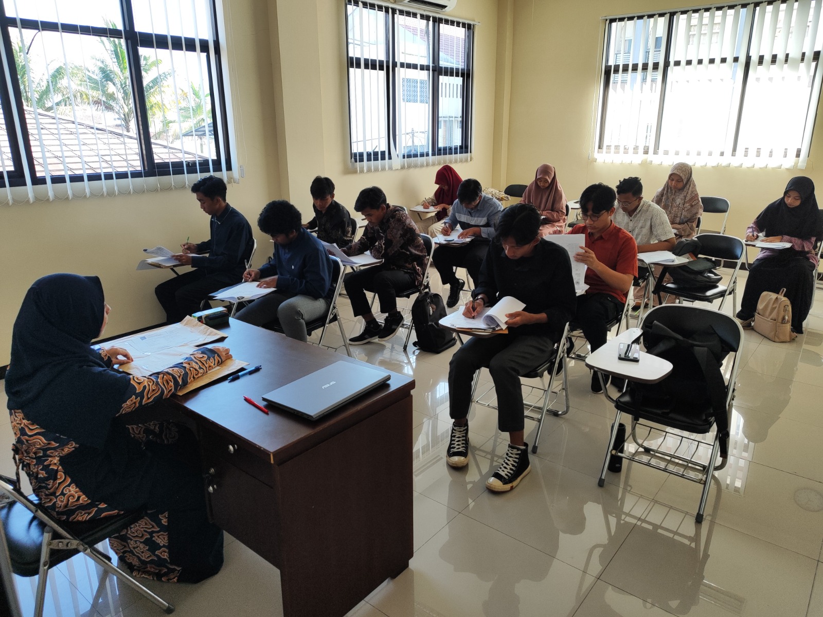 Mahasiswa Universitas Muhammadiyah Purwokerto Jalani UAS Gasal di Tengah Euforia Tahun Baru