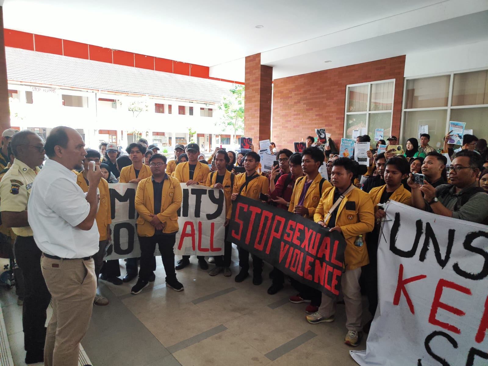 Guru Besar Diduga Cabul, Mahasiswa FISIP Unsoed Tuntut Dipecat