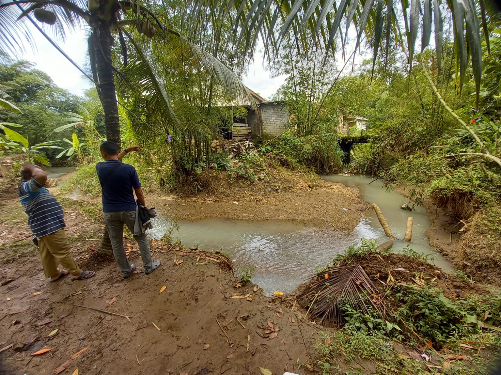 Abrasi di Aliran Sungai Jetak, Ancam 2 Rumah Warga di Parungkamal Lumbir