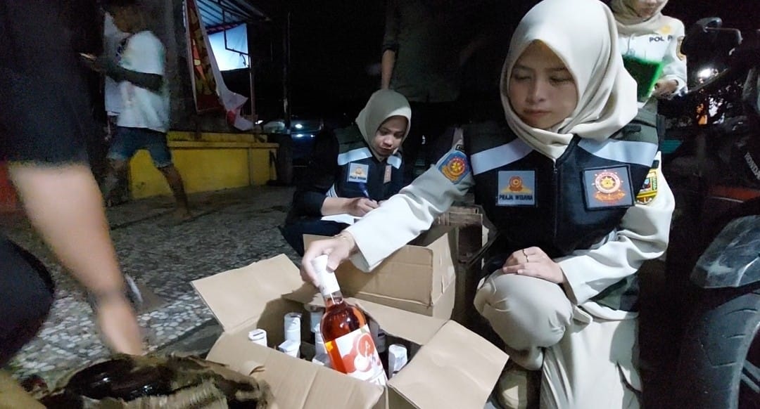 Satpol PP Amankan Ratusan Miras