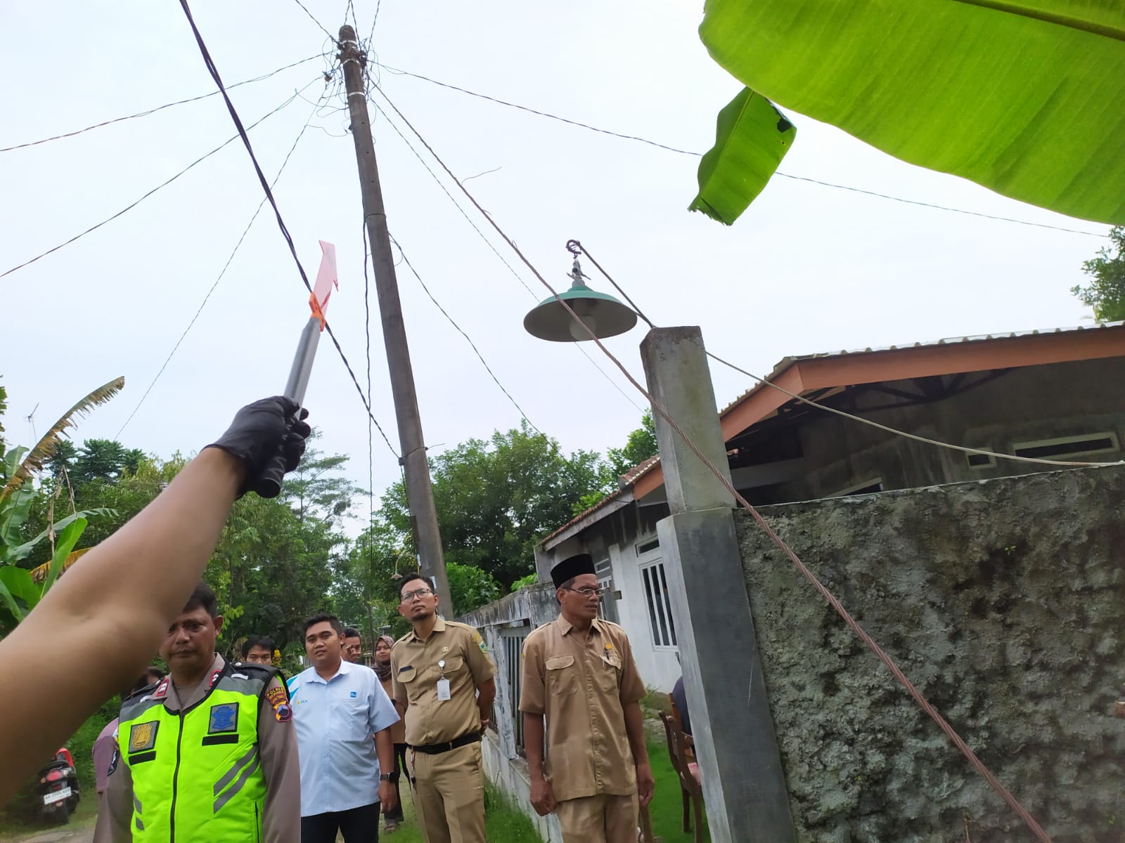 Angkat Kawat Penahan Tiang Listrik, Warga Buayan Meninggal Tersengat Arus