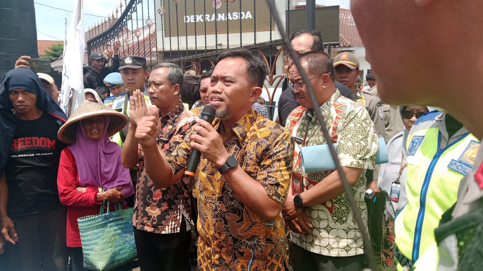 Terancam Tergusur, Warga Kampung Laut Gelar Aksi Minta Pemkab Berpihak Pada Masyarakat