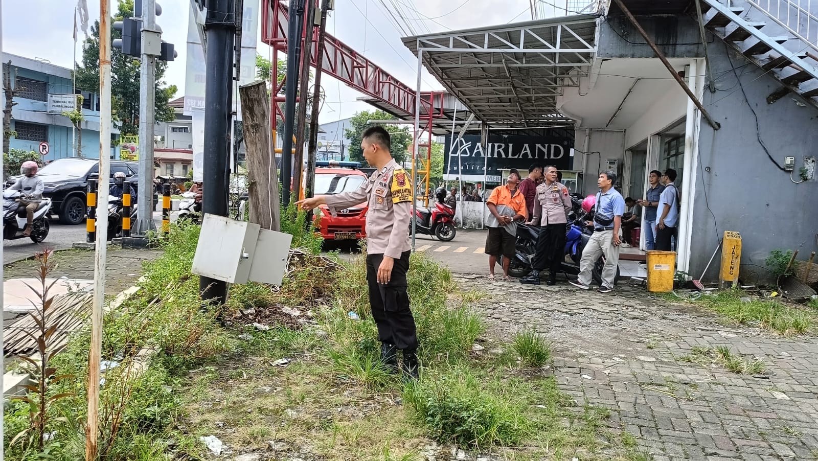 Perbaiki Pemasangan Baliho, Warga Kaligondang Tewas Tersengat Listrik Tegangan Tinggi