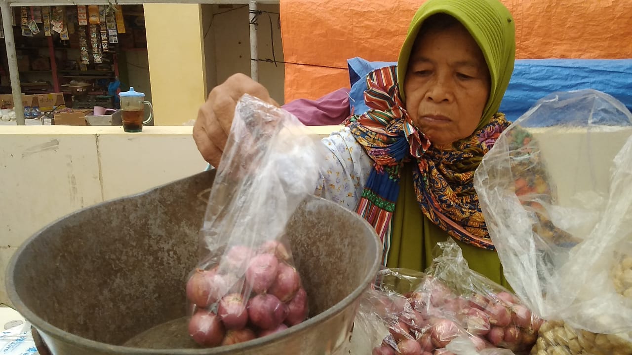 Harga Bumbu Dapur dan Sayuran di Pasar Sumpiuh Naik