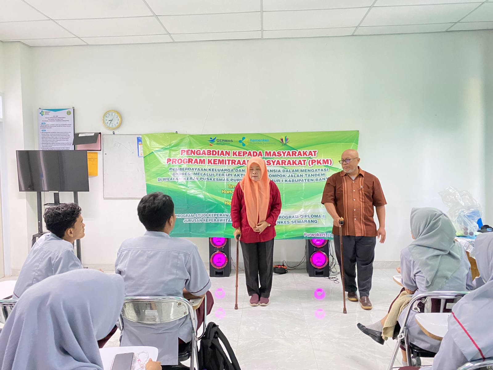 Pemberdayaan Keluarga, Kader Kesehatan Lansia Mengatasi Depresi dengan Terapi Aktifitas Kelompok Jalan Tandem 