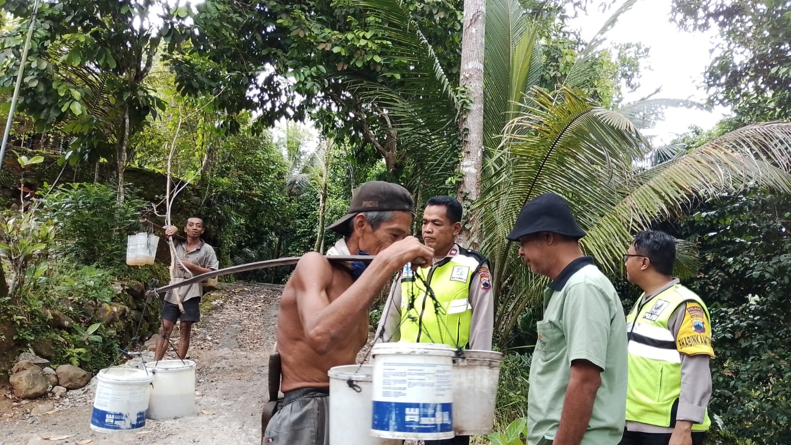 Warga Terdampak Tanah Bergerak Ketanda Tempati Huntara