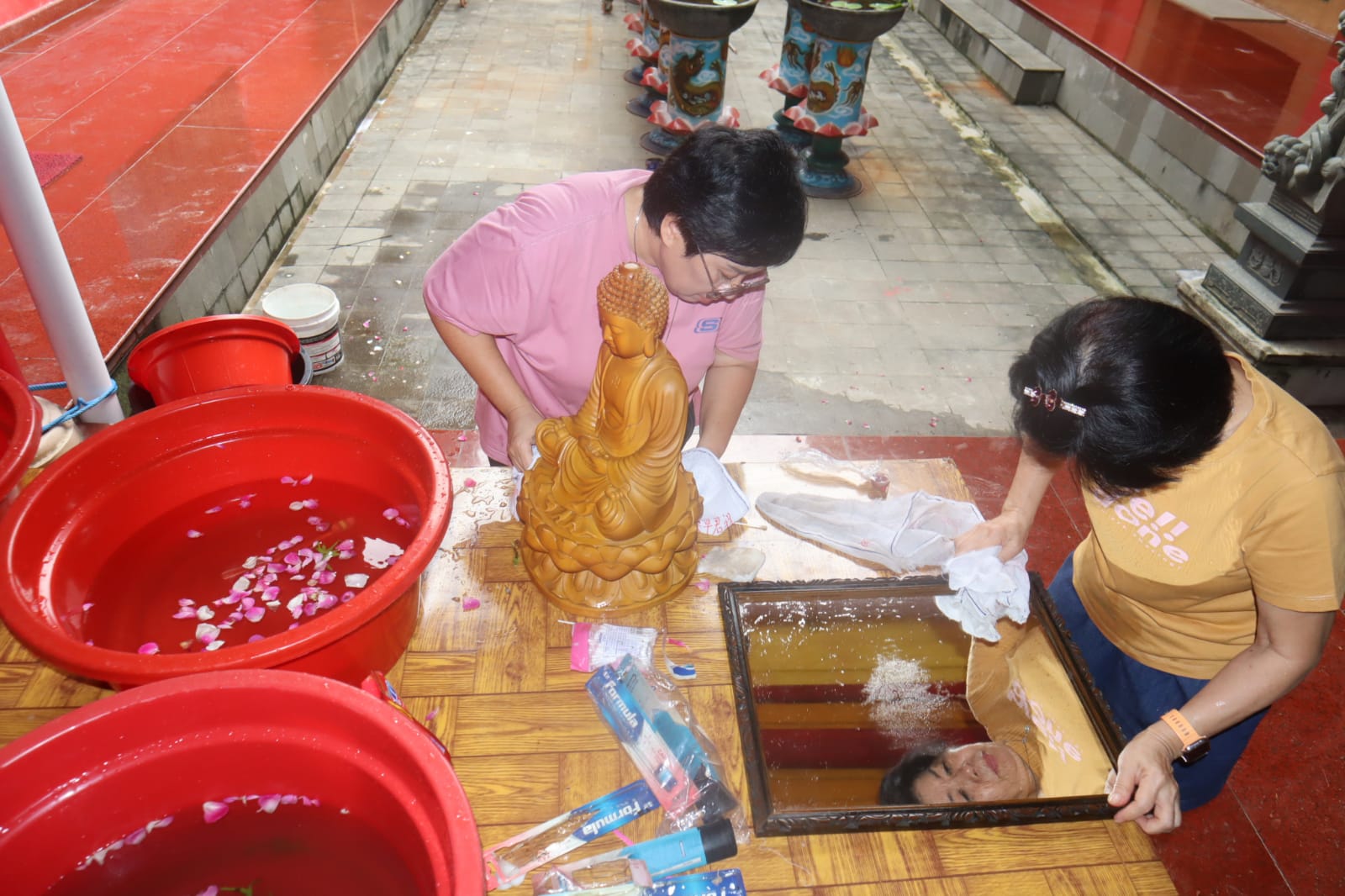 Jelang Tahun Baru Imlek, Klenteng Boen Tek Bio Banyumas Jamasi Rupang