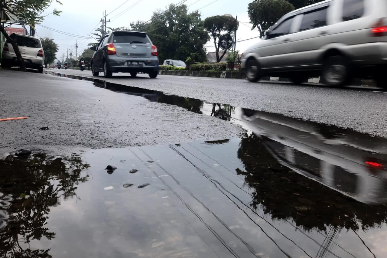 Banjir Luapan di Jalan Protokol Purwokerto Dikeluhkan Pengguna Jalan