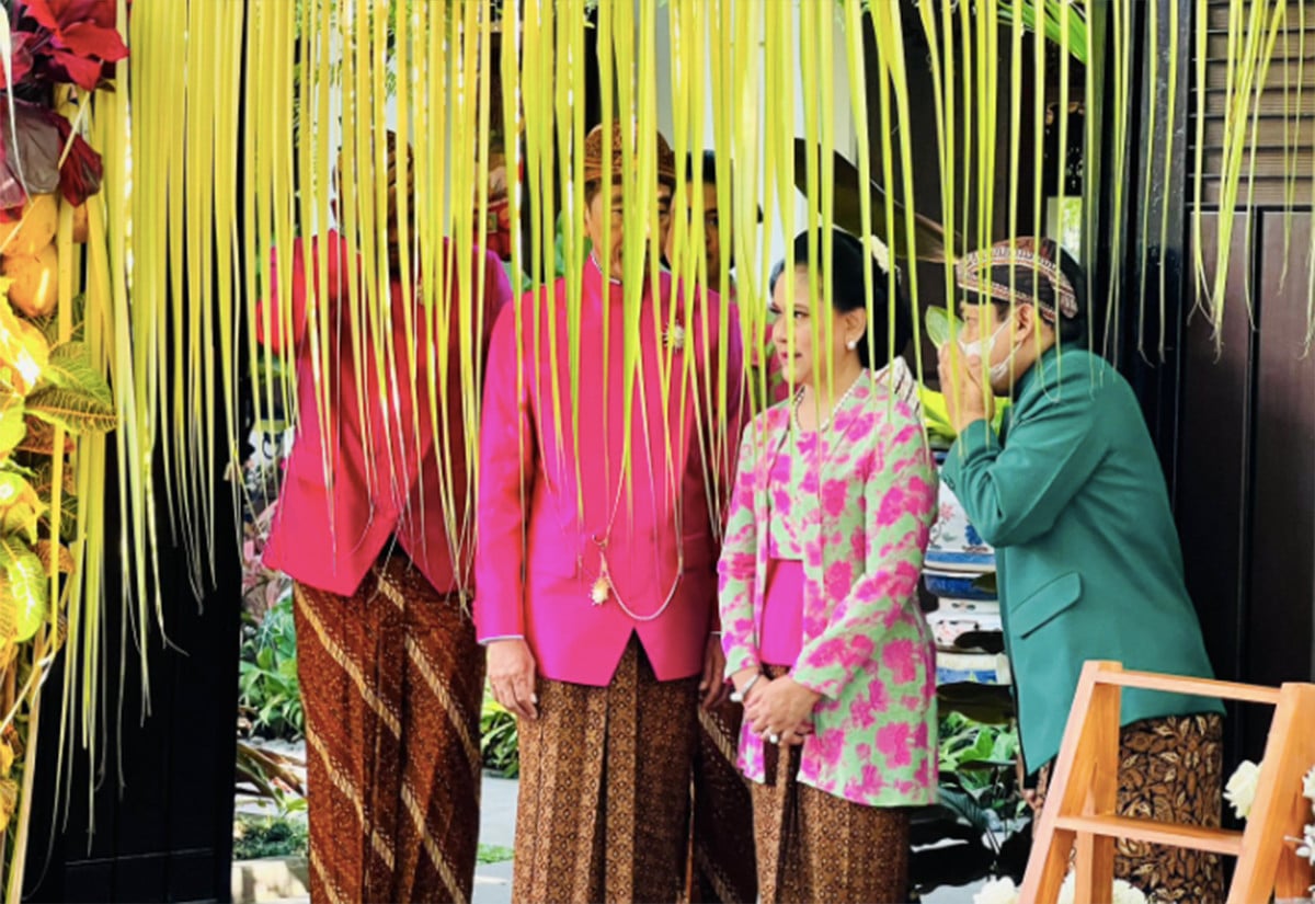 Presiden Jokowi Pasang Bleketepe, Apa Artinya? Kaesang Bersimpuh di Kakinya Jelang Menikah dengan Erina 