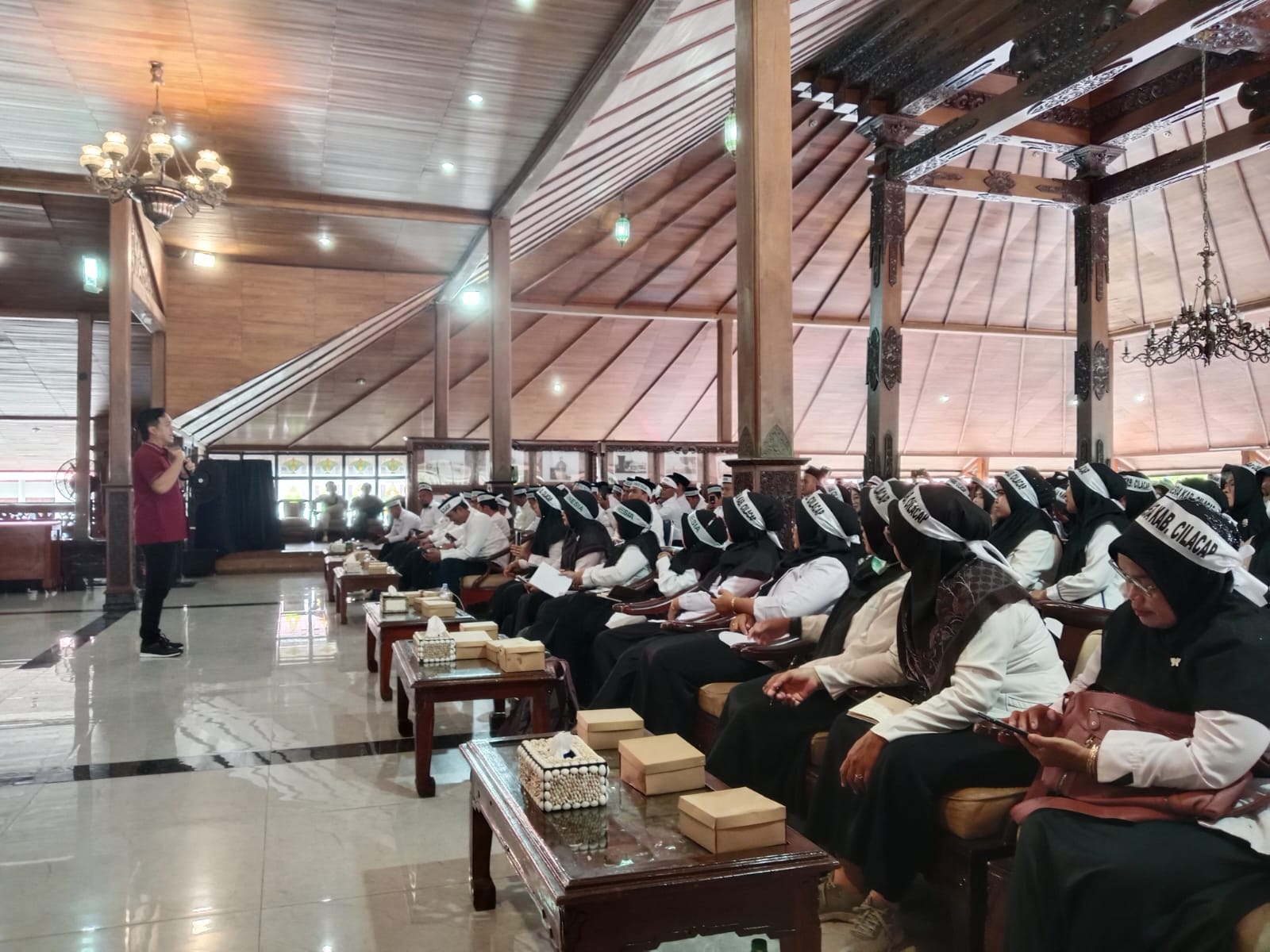 Guru Madrasah Tuntut Keadilan, Minta Insentif dan Pengangkatan PPPK, Bupati: Kami Dukung Tapi Bertahap